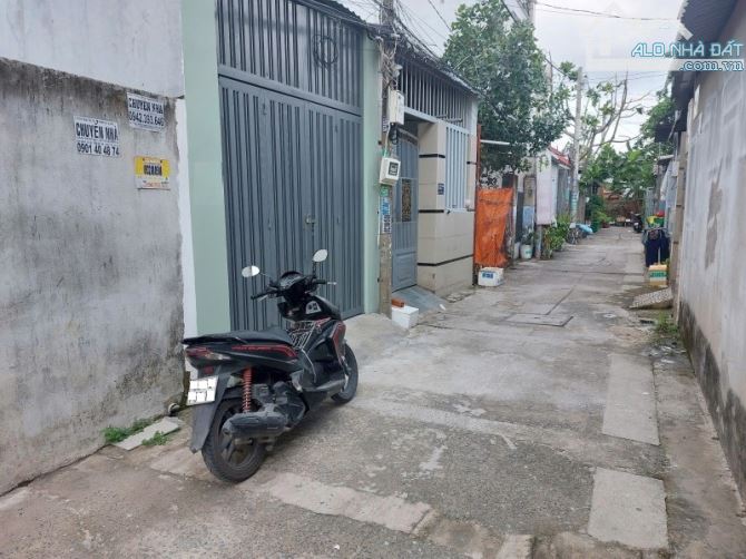 Bán nhà 1/ Song Hành  ,Trung chánh , Hóc Môn  DTx 60 m2 . Giá chỉ  3.6 tỷ (TL) - 4
