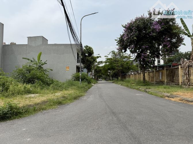 🍀🍀  Bán 100m2 đất khu phân lô An Trì, Hùng Vương- đường ô tô tránh nhau giá 3,x tỷ - 4