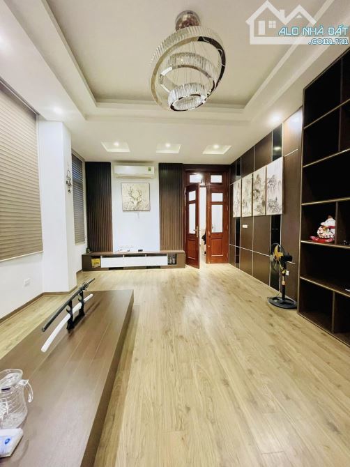 PHÂN LÔ HOÀNG QUỐC VIỆT, 2 THOÁNG OTO TRÁNH VỈA HÈ KINH DOANH, 45m MT 4.1m 16 Tỷ - 4