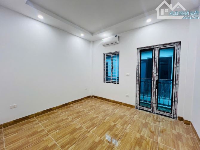 Bán nhà phố Định Công 40m2 giá 3 ti - 4