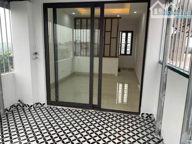 Ngã 3 Đông Mỹ, Thanh Trì. DT: 47m, nhà 4 tầng, 4 ngủ, giá:5.5 tỷ, gần Tái Định Cư Đông Mỹ - 4