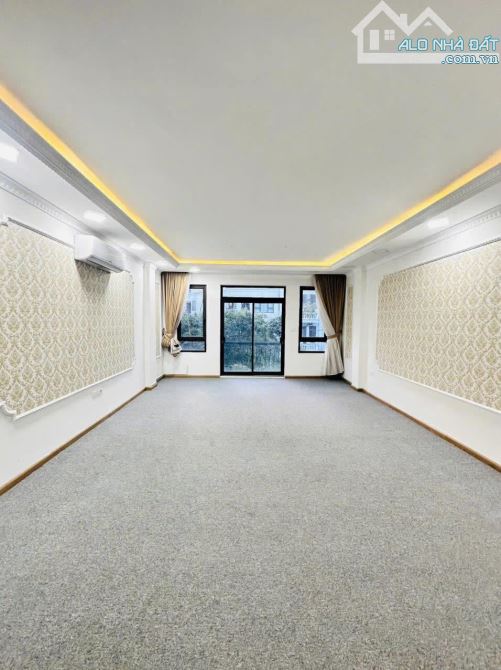 Bán nhà phố Chùa Láng, Đống Đa, ngõ thông, phân lô, trước nhà 2 ô tô tránh nhau. Giá 18 tỷ - 4