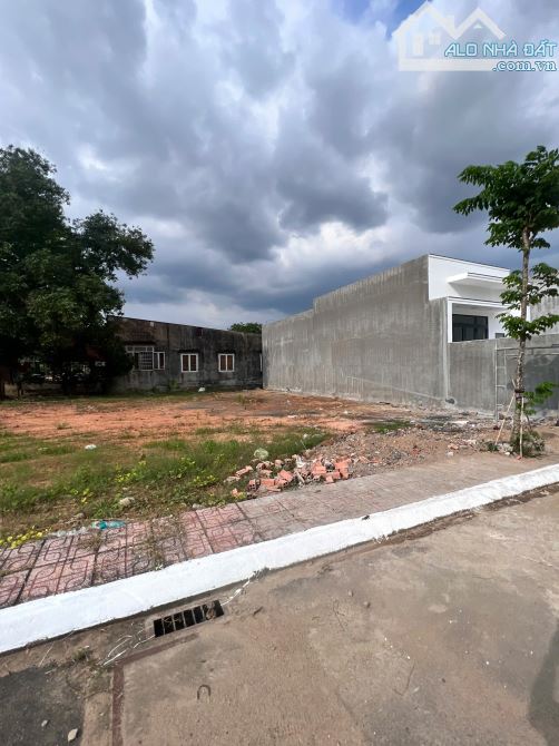 Bán lô đất 119.7m2 thổ cư 100%. sổ riêng. đường 10m, nở hậu. KDC đông đúc. Quảng Tiến - 4