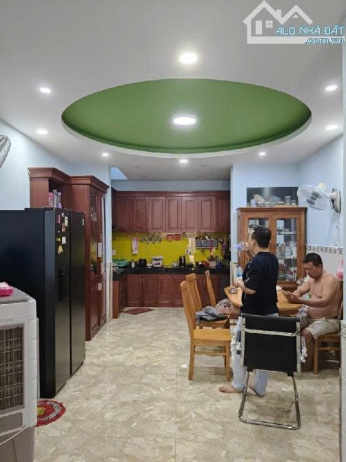 Bán Nhà 4 tầng  đường THẠNH LỘC 16, phường THẠNH LỘC Q12,dt115m²(7x16,5). Hẻm 8m - 4