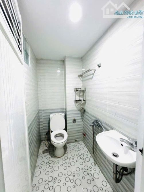 6ty3 33m2- 5Tầng ĐOÀN VĂN BƠ- HOÀNG DIỆU Q4 - 5