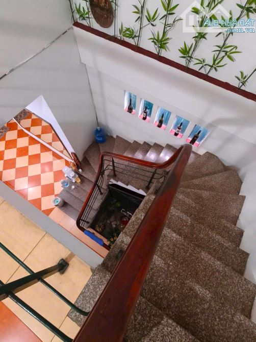 Mặt Phố Đại La, kdoanh sầm uất, phố chính vỉa hè rộng, sổ 78m2 x mtiền 5.2m. Giá 31.9 tỷ