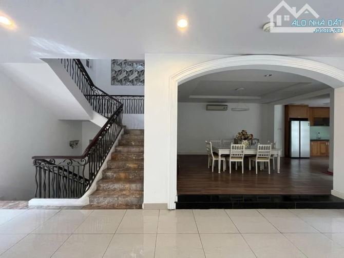 BIỆT THỰ CỔ - PHÙNG KHẮC KHOAN, QUẬN 1 - 12M X 24M - 1 HẦM 3 TẦNG - CÓ HỒ BƠI - 5