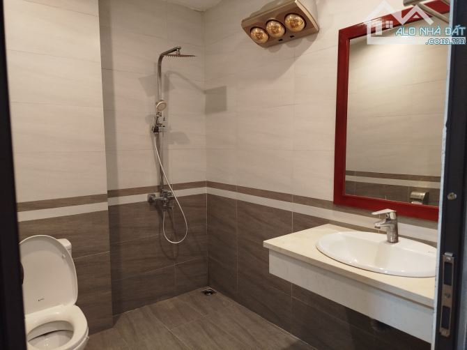 Cự khối - nhà 5tầng - nội thất đẹp, ôtô đỗ cổng -gía 5tỷ nhỉnh - 5