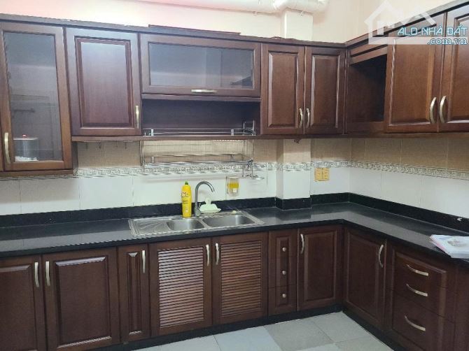 Nhà bán: đường Hải Thượng Lãng Ông. Q5. 3 tầng. Giá 9,2 tỷ - 5