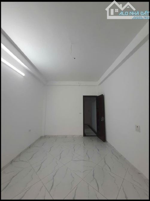 ĐẠI CÁT -BẮC TỪ LIÊM VIEW HỒ ,OTO 7 CHỖ ĐỖ CỬA 36 M 5 TẦNG 5,4 TỶ- Mt 3 , 5 m - 6