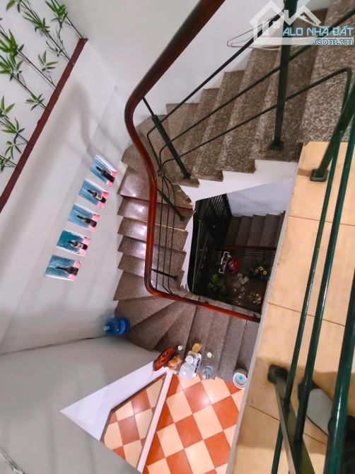 Mặt Phố Đại La, kdoanh sầm uất, phố chính vỉa hè rộng, sổ 78m2 x mtiền 5.2m. Giá 31.9 tỷ