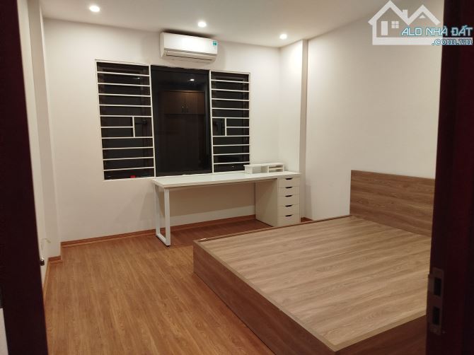 Cự khối - nhà 5tầng - nội thất đẹp, ôtô đỗ cổng -gía 5tỷ nhỉnh - 6
