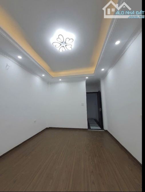 ĐẠI CÁT -BẮC TỪ LIÊM VIEW HỒ ,OTO 7 CHỖ ĐỖ CỬA 36 M 5 TẦNG 5,4 TỶ- Mt 3 , 5 m - 7