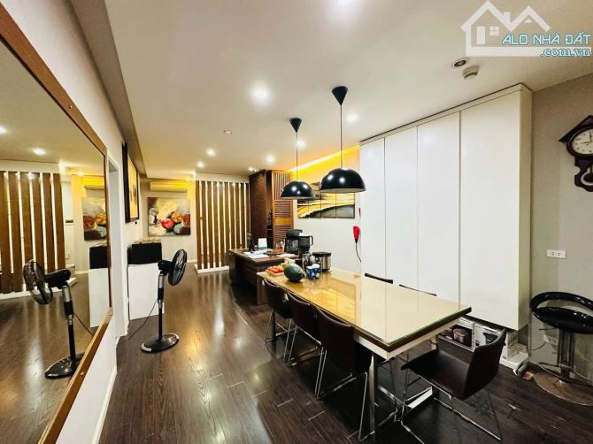 Cần Bán Gấp CC Thái Hà - TT Đống Đa - Căn Góc - Full Nội Thất - Tầng Đẹp - DT160m2 - 7