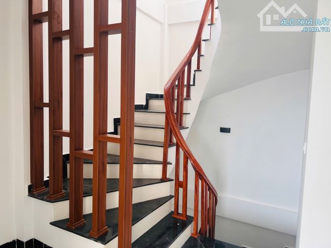 Ngã 3 Đông Mỹ, Thanh Trì. DT: 47m, nhà 4 tầng, 4 ngủ, giá:5.5 tỷ, gần Tái Định Cư Đông Mỹ - 7
