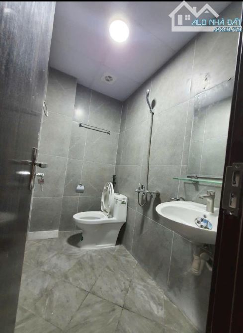 ĐẠI CÁT -BẮC TỪ LIÊM VIEW HỒ ,OTO 7 CHỖ ĐỖ CỬA 36 M 5 TẦNG 5,4 TỶ- Mt 3 , 5 m - 8