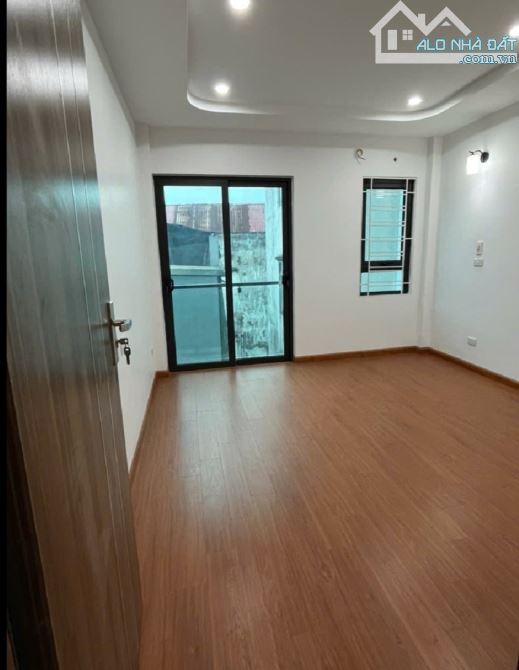 8.5 Tỷ/ 6 tầng thang máy/ 3.6 M tiền/ 1 nhà ra phố thạch Bàn - 8