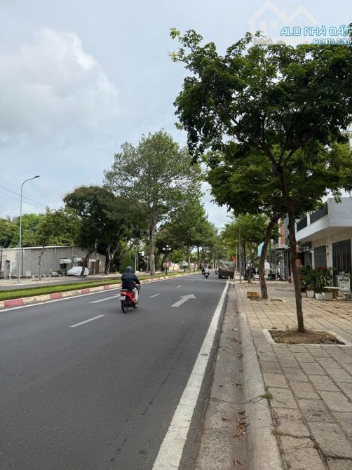 Bán Nhà DT: 5x18 Giá 7.8 tỷ, ĐƯỜNG NGUYỄN TẤT THÀNH, THÀNH PHỐ BÀ RỊA - 8