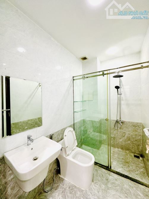 MĂT TIỀN HẺM 6M KD KHU PHÂN LÔ - ĐƯỜNG THĂNG LONG - TÂN BÌNH - DT:82M2 - 4 TẦNG - GIÁ 16 T - 9