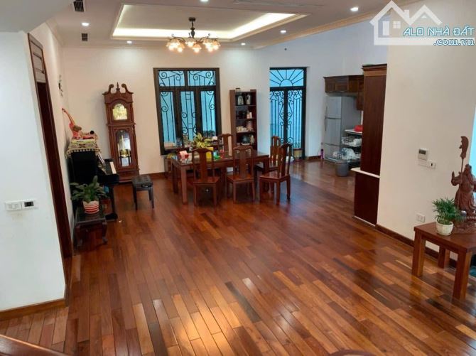 Biệt Thự 3 Tầng Cần Bán, Mặt Đường Trần Khánh Dư. Khu ĐT An Huy Vũ Ninh. Dt 230. MT 12m.