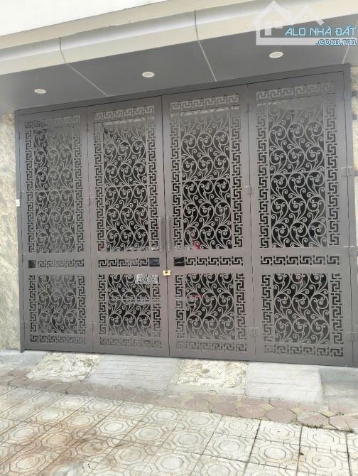 Chủ gửi em bán căn nhà trong khu dịch vụ 25.2 ha, DT 89m2, 5 tầng, thang máy, giá 15.5 tỷ