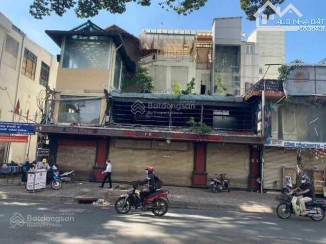 Bán nhà 2MT Nguyễn Trãi, Phường 2, Quận 5 200m giáp ranh Quận 1, DT 20 x 30,8m