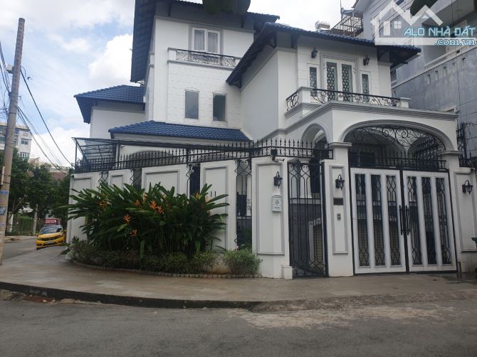 Bán biệt thự 2 Tầng Góc 2mt đường nội bộ Quốc Hương,Thảo Điền,Quận 2,DT 10x20m,giá 50 Tỷ