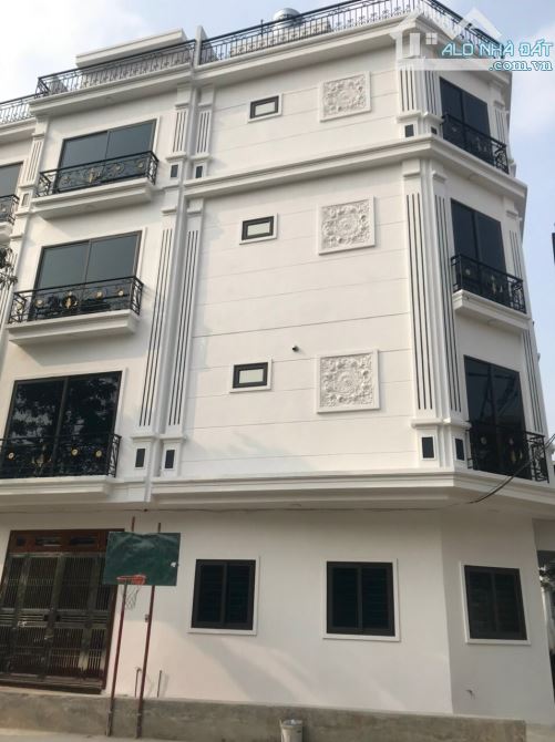 Căn Góc - Ô Tô Dừng Đỗ - Thang Máy DT 44/50m, 5 Tầng  4 PN, Giá: 10.8 Tỷ. LH: Hoàng Trung