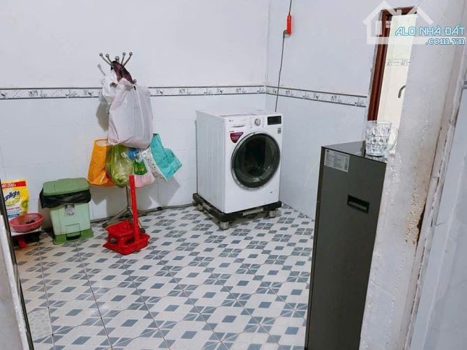 Bán nhà cấp 4, DT 5m5 x 20 nở hậu 5,7m, sổ riêng 100% thổ cư,chợ 26 Phường Tân Phong.