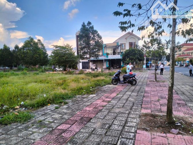 Bán đất full thổ cư mặt tiền đường Nguyễn Trãi, Thị Xã Long Mỹ, Hậu Giang SHR