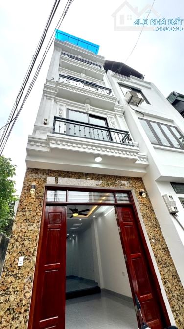 🏡 BÁN NHÀ GIANG BIÊN – 45m² x 5 TẦNG – LÔ GÓC – Ô CHỜ THANG MÁY - ÔTÔ ĐỖ CỬA