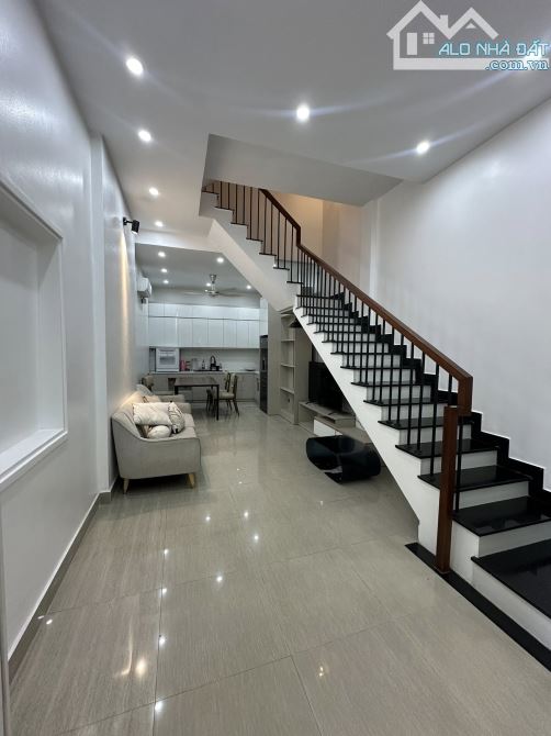 Nhà hiếm hộ khẩu Hai Bà, ngõ thông 3 gác, thiết kế đẹp, full nội thất, 46m2, giá 7.55 Tỷ.