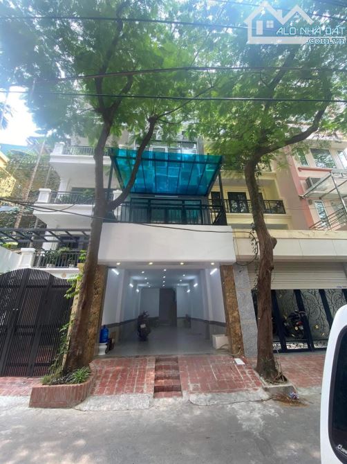 BÁN NHÀ PHÂN LÔ NGUYỄN PHÚC LAI - HOÀNG CẦU 64m X7 TẦNG THANG MÁY - GIÁ: 22 TỶ