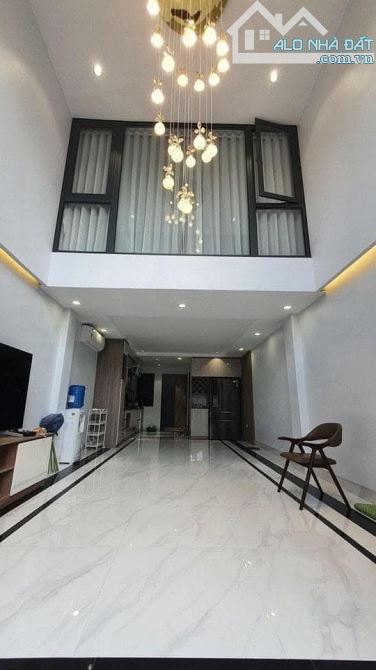 BÁN NHÀ HOÀNG CẦU ĐỐNG ĐA 63m X7 TẦNG THANG MÁY - MT 4.2m - GIÁ: 15.2 TỶ