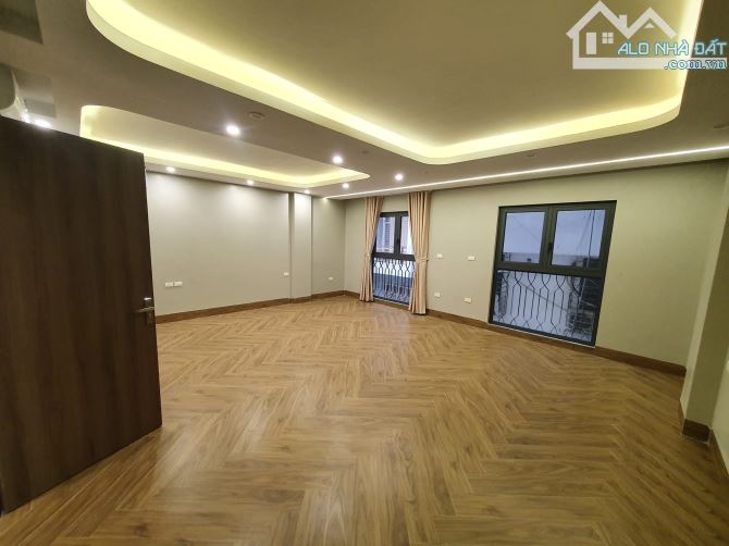 Bán Nhà Nguyễn Chí Thanh 8T Thang Máy - Gara - KD - Mặt tiền 6m6