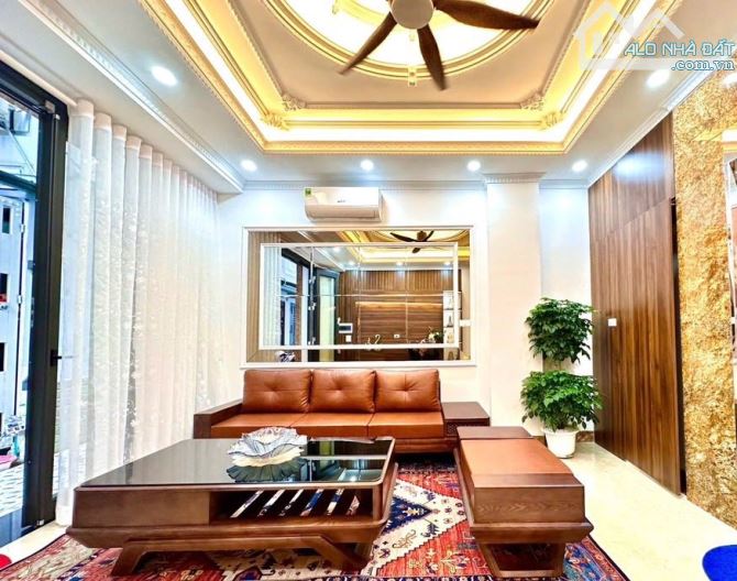 Nhà Cầu Giấy - gần ô tô - nhà đẹp ở ngay