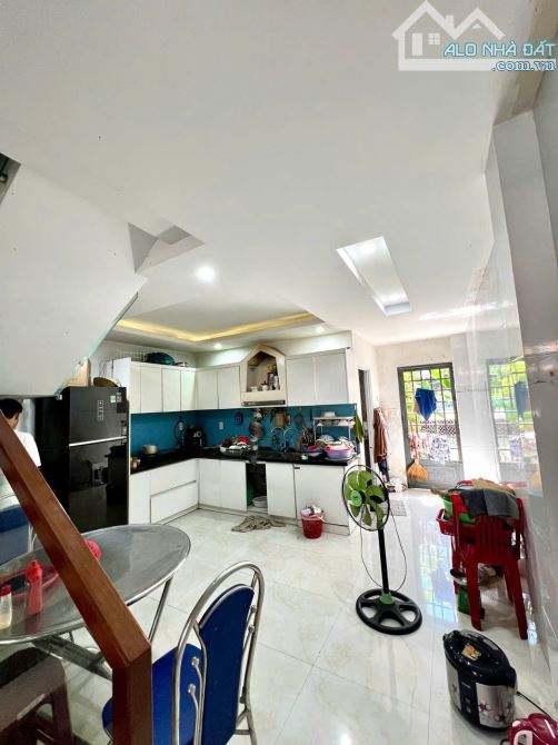 :  🌟 CHỈ TỪ 4 TỶ++ – NHÀ 3 TẦNG ĐẸP HÒA MINH – 75M² – ĐƯỜNG 5.5M – Ở NGAY – KINH DOANH TỐ