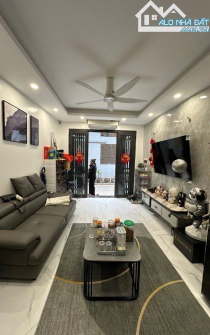 ✨ BÁN NHÀ ĐẸP KIM GIANG – 45M2 x 5 TẦNG – CHỈ CÁCH MẶT PHỐ 15M – GIÁ 7 TỶ