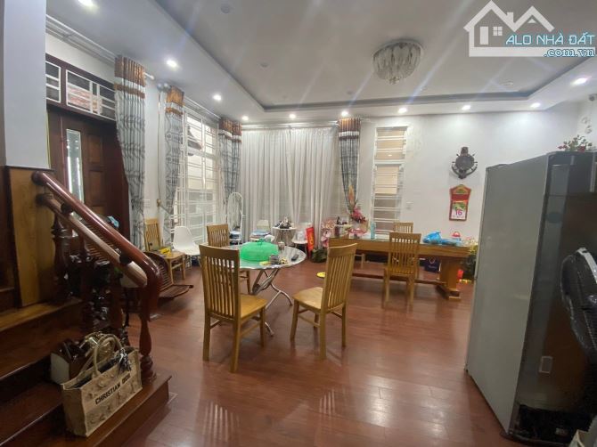 BÁN BIỆT THỰ ĐƯỜNG HÀN MẠC TỬ. DT:13x27M. GIÁ: 25 TỶ