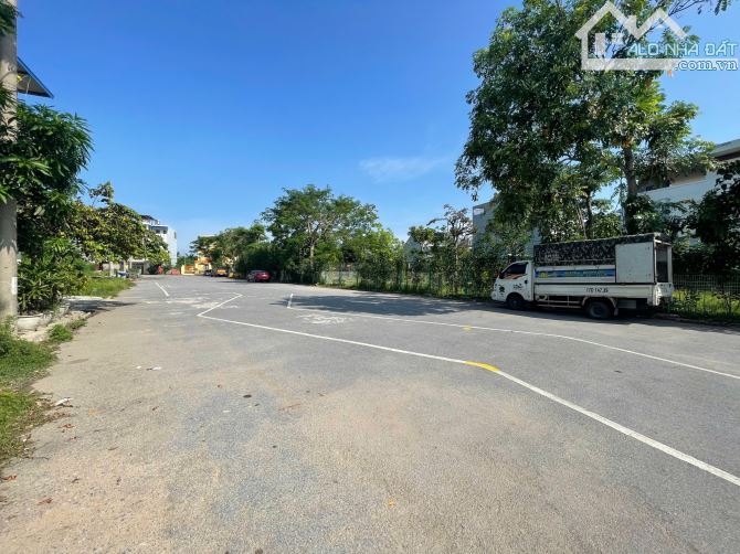 257,4m2 đất biệt thự mặt đường 18m khu phân lô Đông Hải