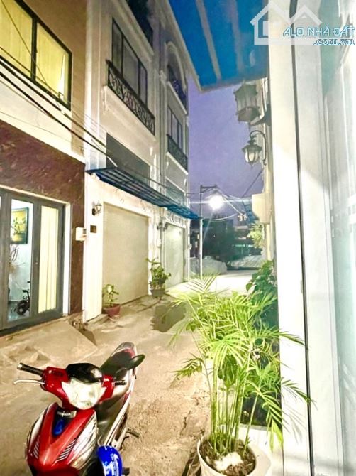 NHÀ ĐẸP 4 TẦNG KHU NHÀ ĐỒNG BỘ - Ô TÔ NGỦ TRONG NHÀ- FULL NỘI THẤT CAO CẤP