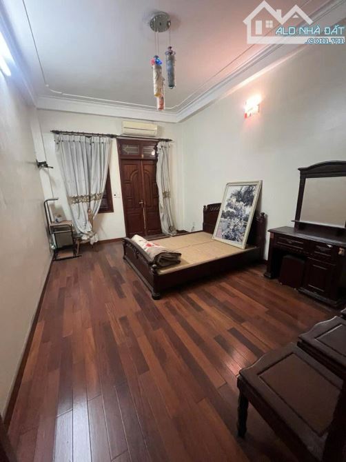 PL TRỊNH ĐÌNH CỬU Ô TÔ - NGÕ THÔNG KINH DOANH DT 47m2 5 tầng MT 3.8m Giá 14.8 tỷ