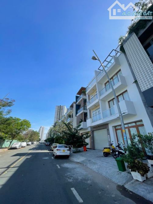 Nhà Đẹp 4 Tầng Mặt Tiền KDC Jamona,P.Phú Thuận,Quận 7,DT 128m,Chỉ 18 Tỷ - 11