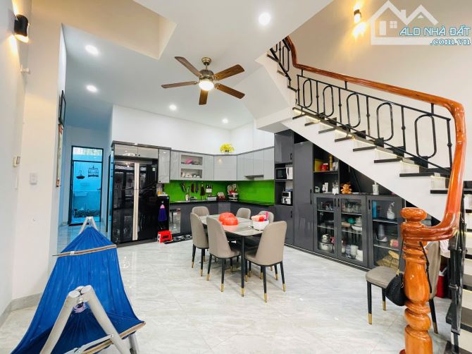 nhà đẹp 2 mặt tiền đường chính phú nông dt 105,6m2 giá 5 tỷ 950 - 1