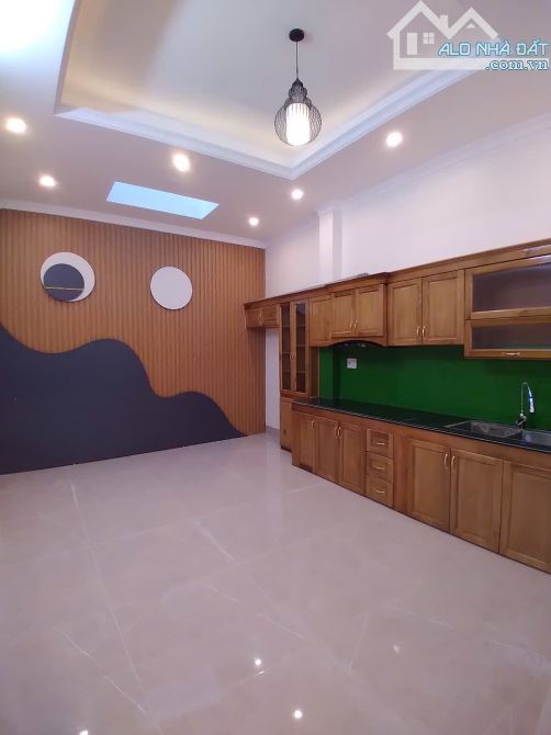 BÁN NHÀ 3 TẦNG NGÕ ĐƯỜNG NGUYỄN KHUYẾN CÓ GA RA Ô TÔ - 1