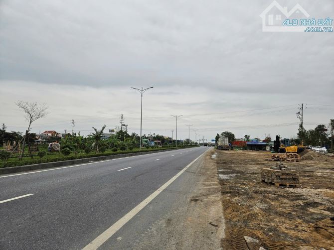 Đất tuyến 2 đường Nguyễn Trường Tộ, Lê Lợi, ô tô ra vào thoải mái, siêu thoáng - 1