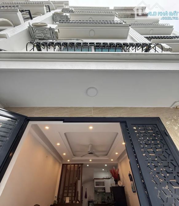 Nhà 35 m2 x 5 tầng mới, Full nội thất, Sổ nở hậu, Gần phố Tam Trinh, Giá 7,65 Tỷ - 1