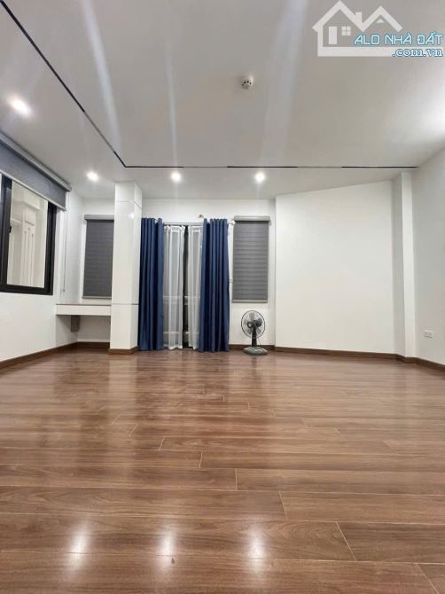 Cần bán nhà Cầu Giấy mới koong - lô góc - kinh doanh - 1