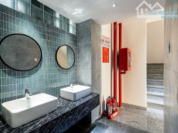 🔥 Toà nhà văn phòng ngang 12M khu sân bay - HDT 140 triệu/tháng - 7 tầng ốp kính - 38 tỷ - 1