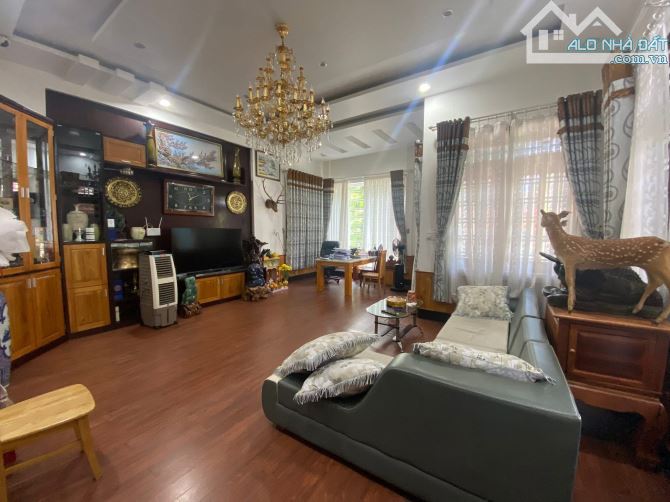 BÁN BIỆT THỰ ĐƯỜNG HÀN MẠC TỬ. DT:13x27M. GIÁ: 25 TỶ - 1